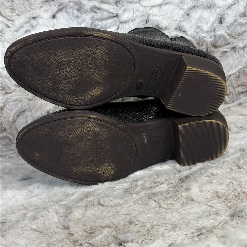 Lucky Brand Bittany Shiny Black Ankle Booties. Possibly Snake or Lizard Print. 7 - Picture 5 of 9